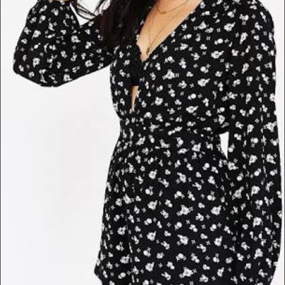 Urban Outfitters Ecote Black White Floral Long Sleeve Shorts Romper XS - Picture 3 of 12